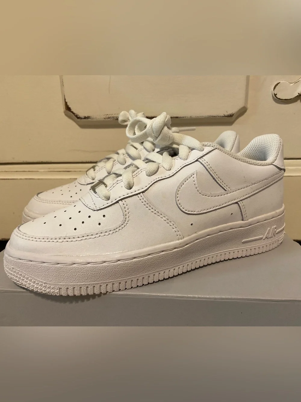 NEW Youth Boys Size 4.5 Nike Air Force 1 White